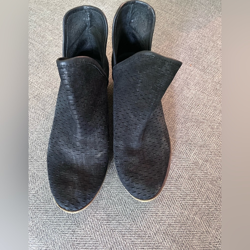 Black Leather Lucky Brand Baley ankle bootie size 7